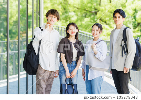 微笑的年輕男女形象 微笑的年輕男女形象 105279348
