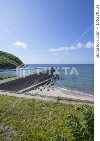 夏季的青谷海岸風景 鳥取縣青谷海岸 105279533