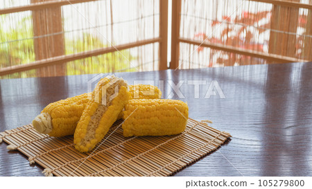 Half-eaten corn | Image of eating corn cleanly Half-eaten corn | Image of eating corn cleanly 105279800