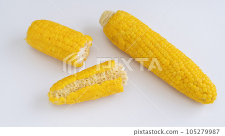 Half-eaten corn | Image of eating corn cleanly 105279987