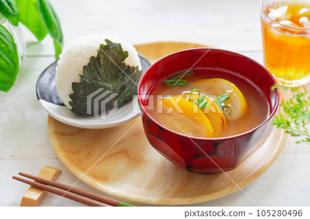 easy summer lunch 105280496