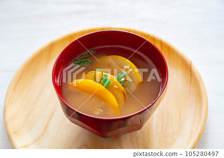 圓黃烤西葫蘆味噌湯 105280497