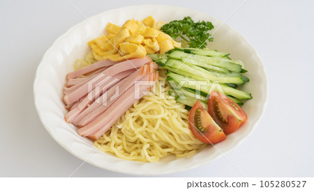 Chilled Chinese noodles/reimen image 105280527