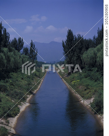 Suburban waterway and mountains blue sky 105280908