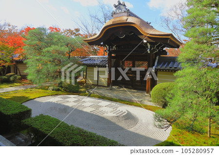 Eikando in autumn (Karamon, Kyoto City) Eikando in autumn (Karamon, Kyoto City) 105280957