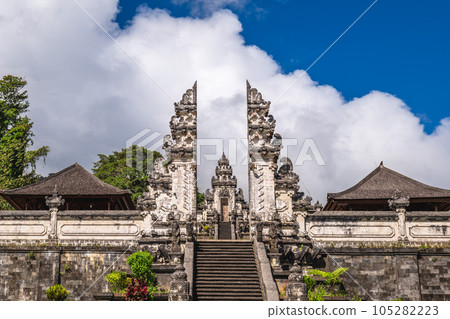 Pura Penataran Agung Lempuyang in the slope of Mount Lempuyang in Karangasem, Bali Pura Penataran Agung Lempuyang in the slope of Mount Lempuyang in Karangasem, Bali 105282223