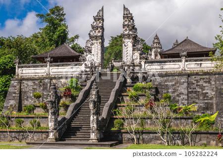 Pura Penataran Agung Lempuyang in the slope of Mount Lempuyang in Karangasem, Bali 105282224