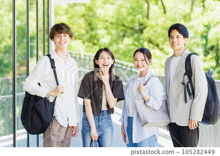 微笑的年輕男女形象 微笑的年輕男女形象 105282449