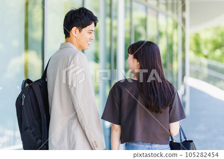 Couple image of a smiling young man and woman 105282454