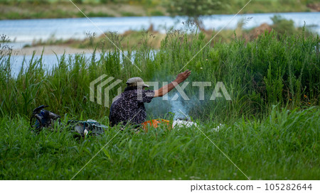 Homeless people having a bonfire (barbecue) on the riverbed of the Tama River 105282644