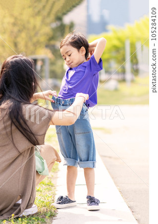 mother and daughter in park 105284109