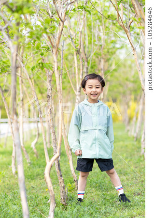 little boy in park 105284646