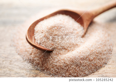 Himalayan pink salt 105285242