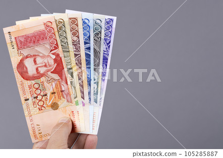 Old Venezuelan money in the hand on a gray background Old Venezuelan money in the hand on a gray background 105285887