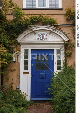 Detail of a typical door in Oxford painted blue at University of Oxford, England, UK Detail of a typical door in Oxford painted blue at University of Oxford, England, UK 105286953