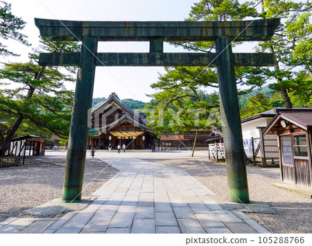 出雲大社（島根縣出雲市）作為婚姻之神和幸運之神而聞名。 105288766