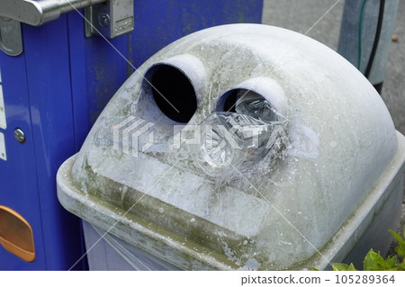 Garbage can Garbage can 105289364
