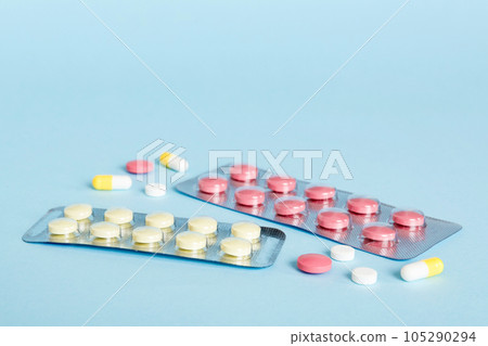 Blister package with Vitamin on color background. Medicine pills on a light background. Medicines and prescription pills flat lay background. pink medical tablets in blister Blister package with Vitamin on color background. Medicine pills on a light background. Medicines and prescription pills flat lay background. pink medical tablets in blister 105290294