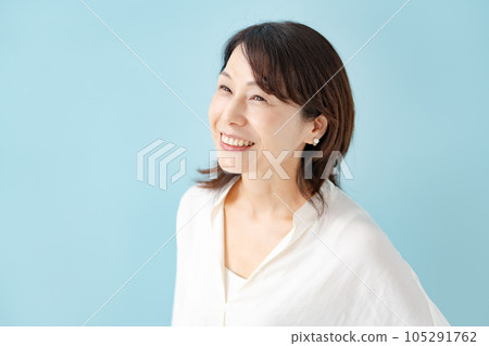 女性高級肖像微笑 105291762