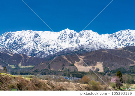 「長野縣」北阿爾卑斯山的殘雪、白馬村的春天風景 105293159