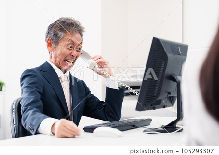 電話裡生氣的老闆 105293307