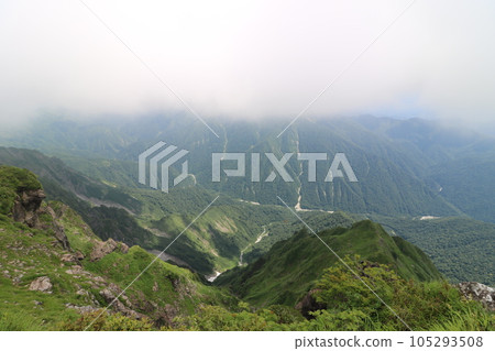 View from the summit of Tanigawadake in Gunma Prefecture in July 2023 105293508