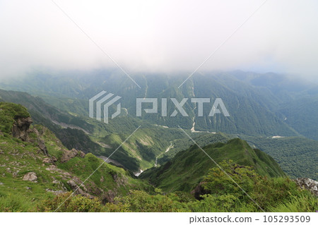 View from the summit of Tanigawadake in Gunma Prefecture in July 2023 105293509