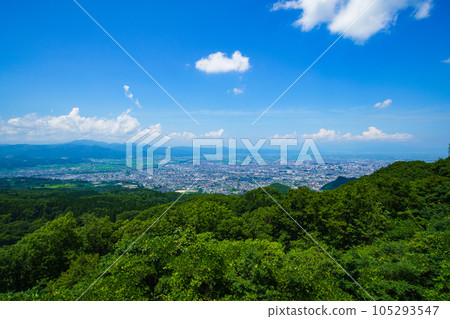 從西藏尾展望台看到的山形市和天空 從西藏尾展望台看到的山形市和天空 105293547