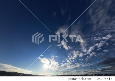 夏天的早晨天空有各種雲彩/超廣角/天空為主/230720am 105293617