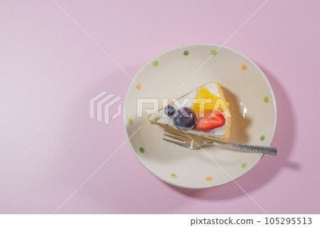 Shortcake on pink background 105295513