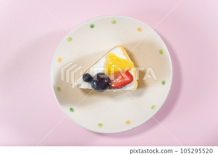 Shortcake on pink background 105295520