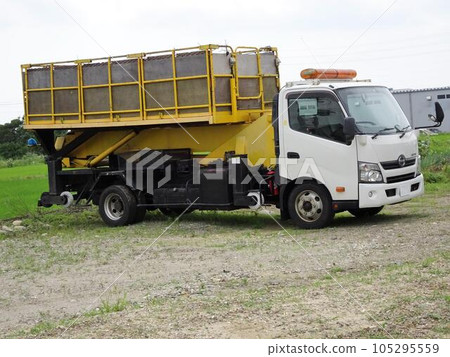 Truck type aerial work platform (Hino Dutro) stage type 105295559