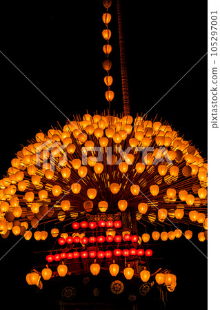Owari Tsushima Tenno Festival, an evening festival where lantern lights flicker <Tsushima City, Aichi Prefecture> 105297001