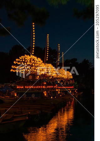 尾張對馬天王祭，燈籠閃爍的晚間祭<愛知縣對馬市> 105297095