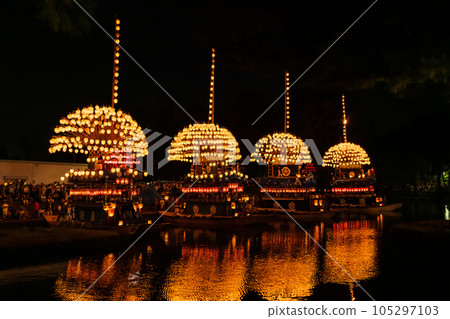 尾張對馬天王祭，燈籠閃爍的晚間祭<愛知縣對馬市> 105297103