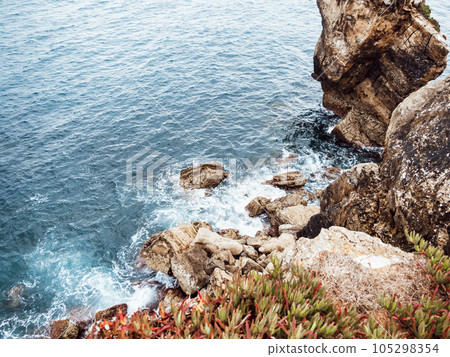 Beautiful atmospheric view on rocks and the Atlantic ocean 105298354