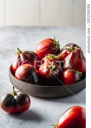 Mix colorful tomatoes Mix colorful tomatoes 105299289