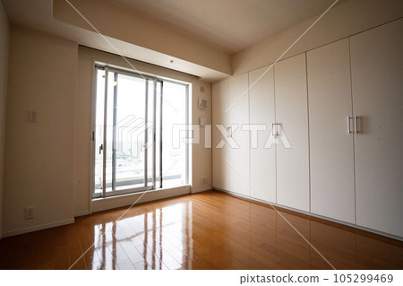 A clean one-room apartment, a sunny room, a room in an apartment with beautiful flooring A clean one-room apartment, a sunny room, a room in an apartment with beautiful flooring 105299469