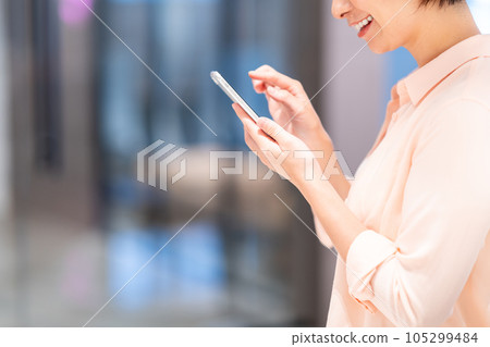 A business person operating a smartphone Photography cooperation: WEEK Shibadaimon (Sun Frontier Fudousan) 105299484