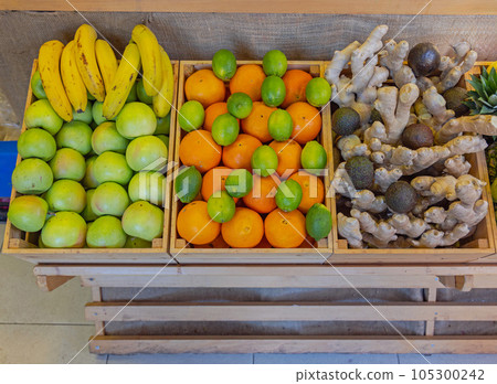 Fresh Fruits in Crates 105300242