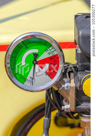 Pressure Gauge Green Red 105300277