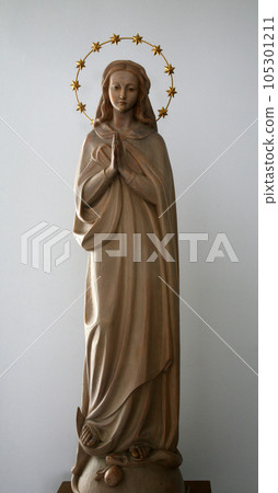 Virgin Mary statue in the church of Assumption of the Virgin Mary in Brodsko Vinogorje, Croatia 105301211