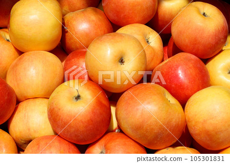 Red apples Red apples 105301831
