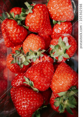 Fresh strawberries closeup overhead view 105302598