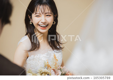 新娘米色背 新娘米色背 105305789