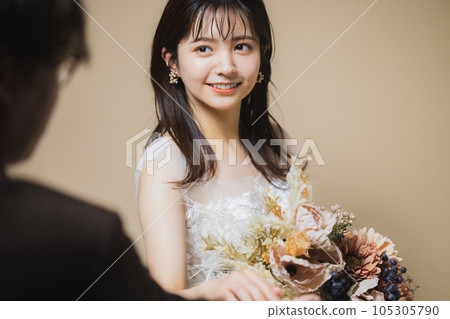 bride beige back 105305790