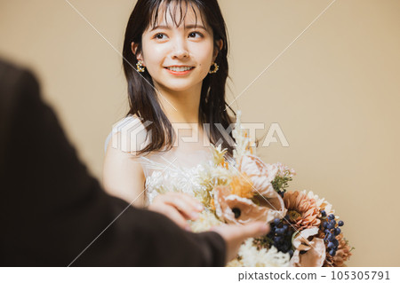 新娘米色背 105305791