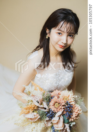 bride beige back 105305797