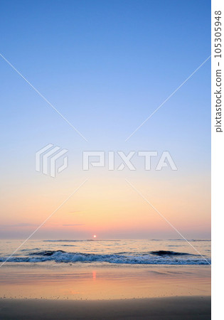 Late July Sunrise at Kawara Beach, Ibaraki Prefecture 105305948