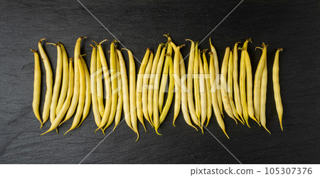 Yellow French Beans, Raw String Beans Pile, Fresh Wax Bean Pods 105307376